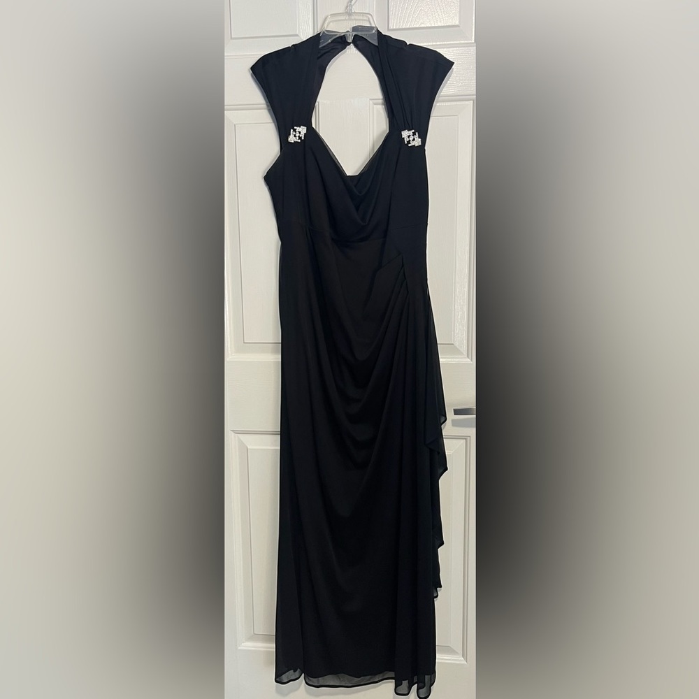 R&M Richards Elegant Black Backless Dress
